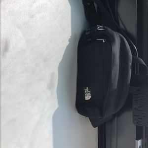 Use men’s fanny pack